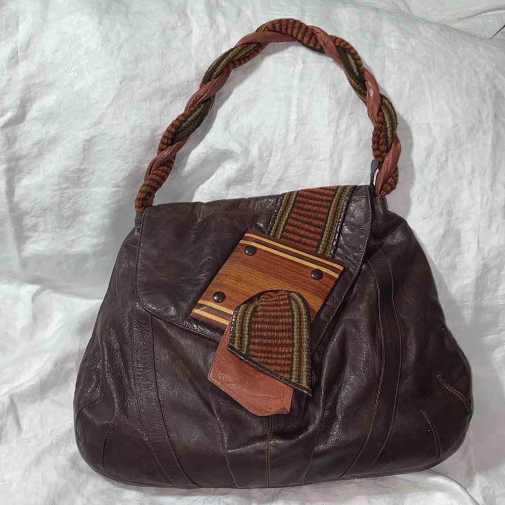 Like new Limon Piel Brown Leather Shoulder Bag w wood accent